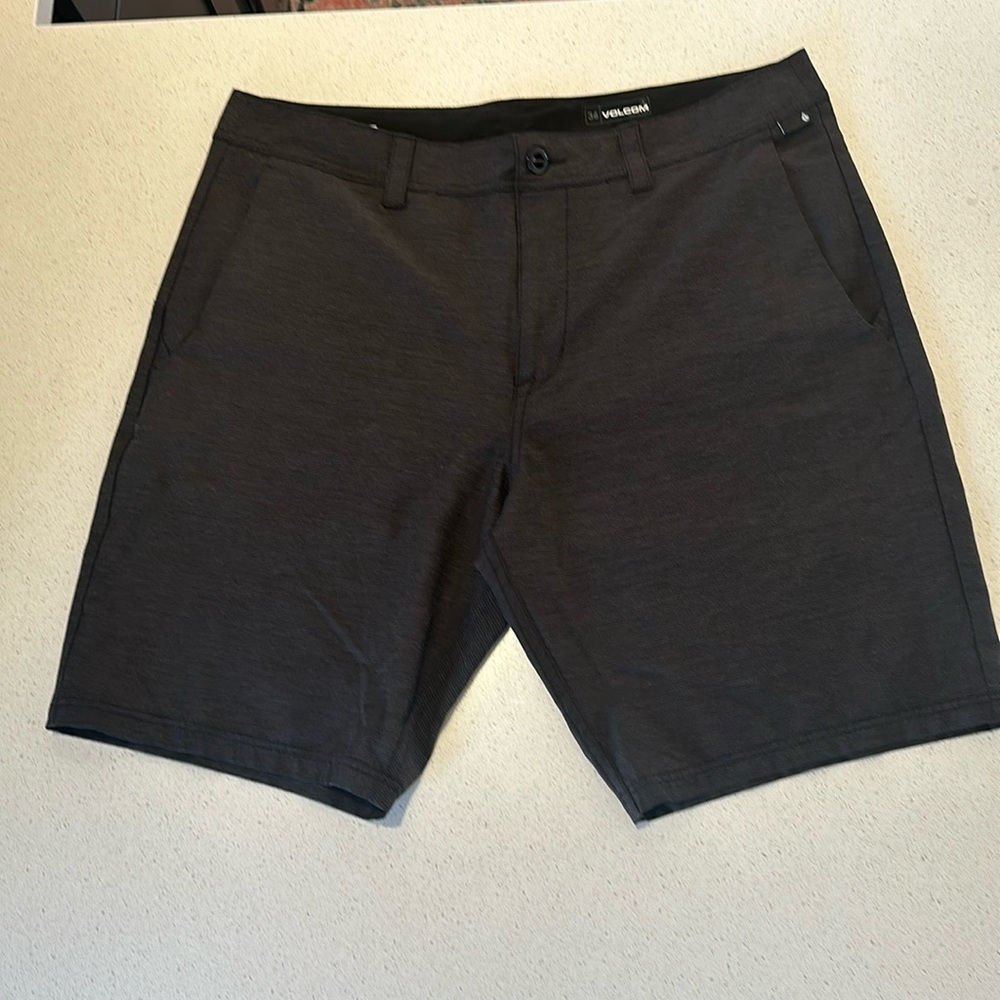 Black men’s volcom shorts with light striping detail.